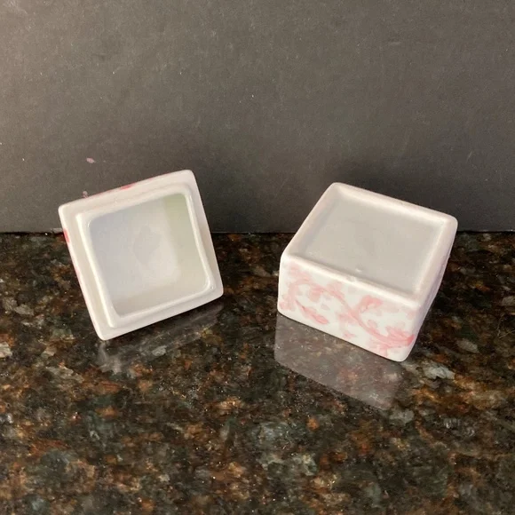 White Rabbit Top of Small Pink & White Trinket Box//Perfect For Spring & Easter - Picture 5 of 5